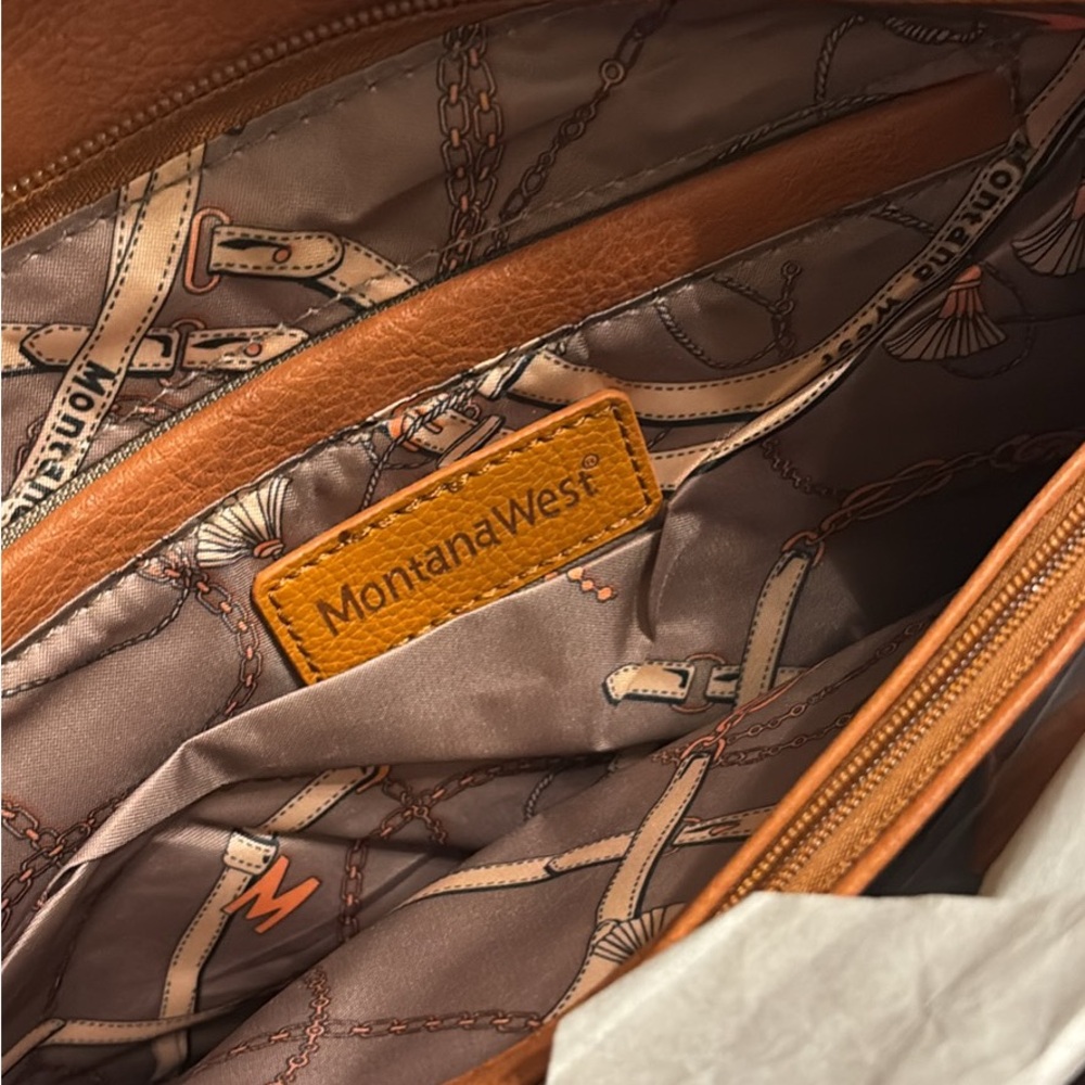 Montana West Crossbody Bag 🐴 - Picture 2 of 3
